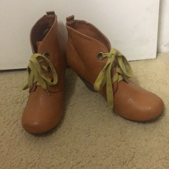 Shoes - Brown lace up booties
